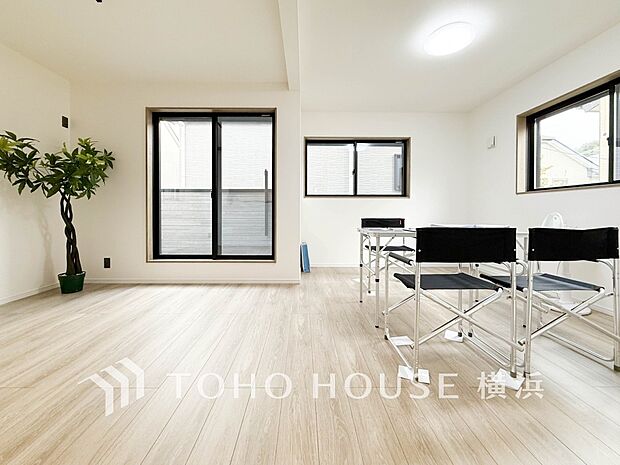 家族と過ごす時間を大切にしたい方にぴったりの明るくゆとりある住空間です。