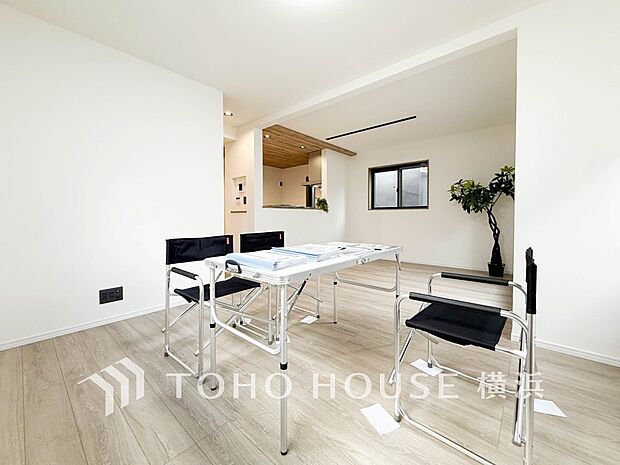 集いの場、憩いの場としての快適性を求めたやすらぎの空間です。