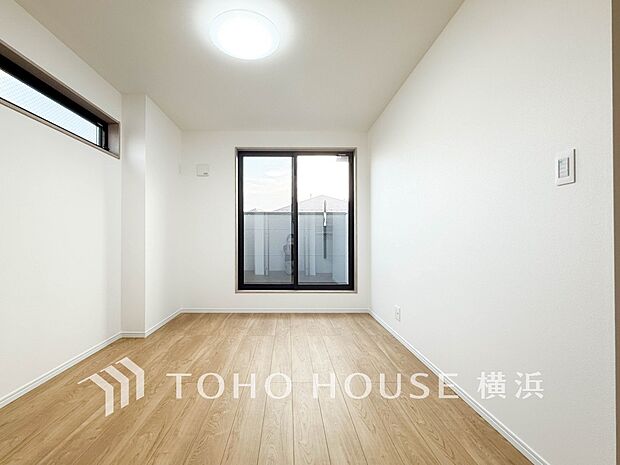 心地よい光と風があふれています。プライベートな自分時間を快適に過ごせるお部屋。