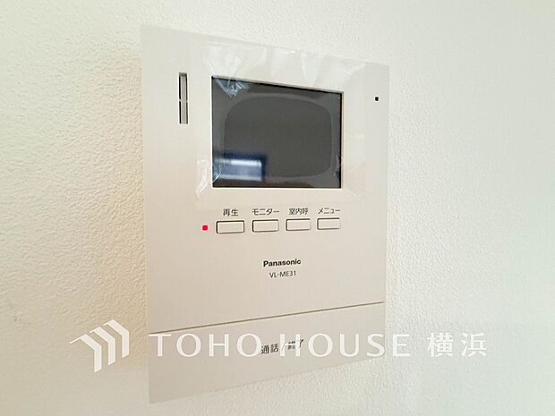 誰が来てもわかる様にモニター付きインターホンを設置。快適と安らぎを合わせた優しい設計。 