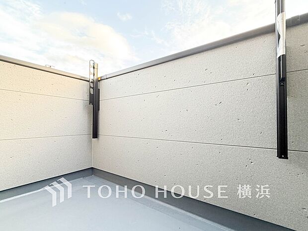 心地よい陽射しや暖かな風を楽しむことが出来るバルコニー。