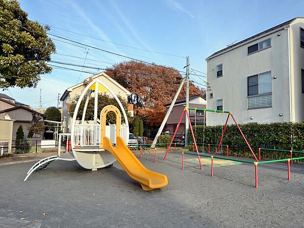 中田西たまご公園 260m 砂場の真ん中に小さな卵のオブジェがある公園です。小さなお子様が遊べる遊具があります。