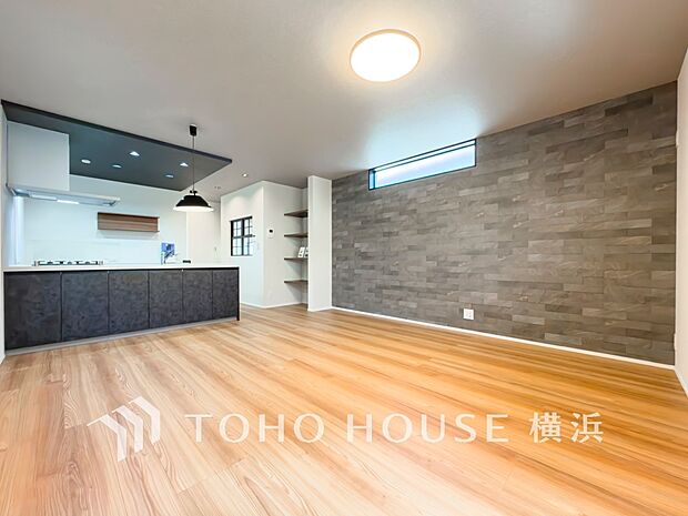 落ち着いた雰囲気に包まれた伸びやかな空間で、ゆったりと家族団らんの時間を過ごせます。