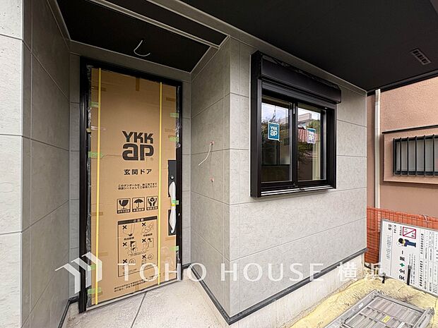 お住まいの顔となる玄関。（2025年10月撮影）