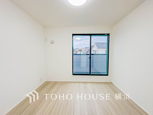 心地よい光と風があふれています。プライベートな自分時間を快適に過ごせるお部屋。