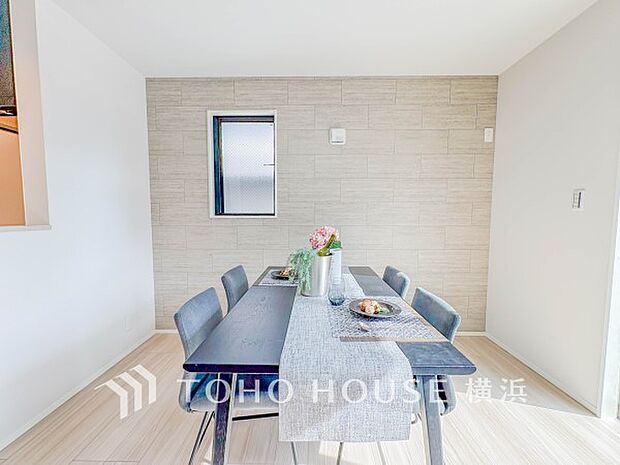 落ち着いた雰囲気に包まれた伸びやかな空間で、ゆったりと家族団らんの時間を過ごせます。