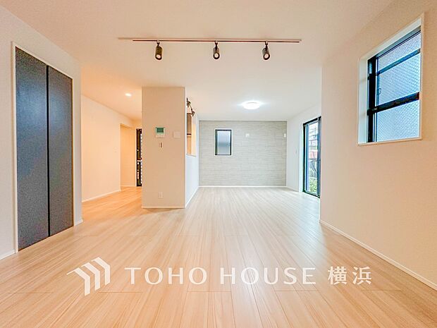 落ち着いた雰囲気に包まれた伸びやかな空間で、ゆったりと家族団らんの時間を過ごせます。