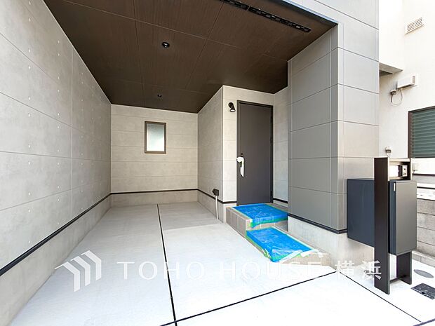 帰宅されるご家族や訪れる方を優しく迎え、安らぎに満ちた生活空間を予感させてくれます。