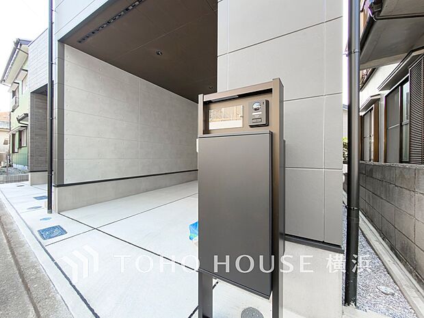 【宅配ボックス】　再配達依頼する必要がないので再配達を待つ必要がなく時間を有効に使えます。