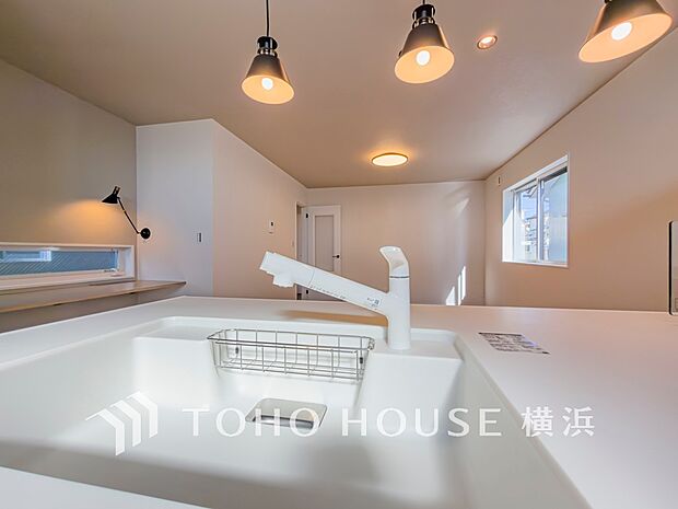 【浄水器一体型水栓】　内蔵されたカートリッジがカルキ・溶解性鉛・農薬・カビ臭などの不純物を低減します。 