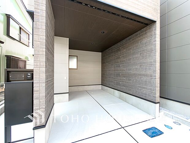 雨や紫外線から大切な愛車を守る、ビルトインガレージはセキュリティ面も安心です。