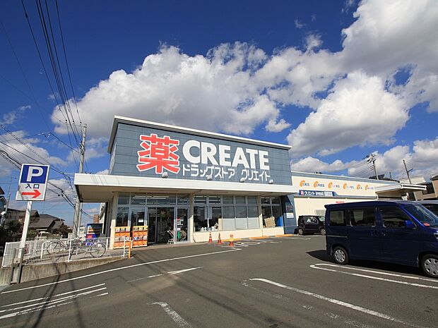 クリエイトエス・ディー泉中田西店 550m お薬や日用品はもちろん、冷蔵食品・冷凍食品・酒・たばこなどをお手ごろ価格で取り揃える頼もしいお店。