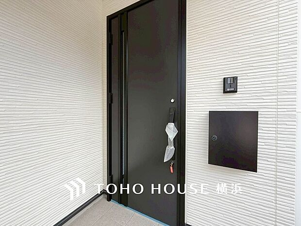 お住まいの顔となる玄関。住まう方のプライドを満たすクオリティを備えています。