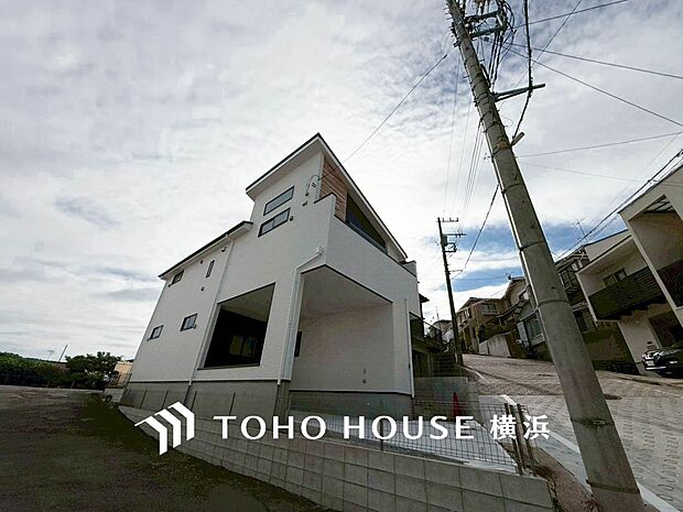 表現された空間は豊かな光と風を纏い、暮らしの時間を豊かにしてくれます。