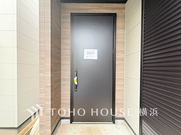 【玄関鍵】　外出時も安心です。