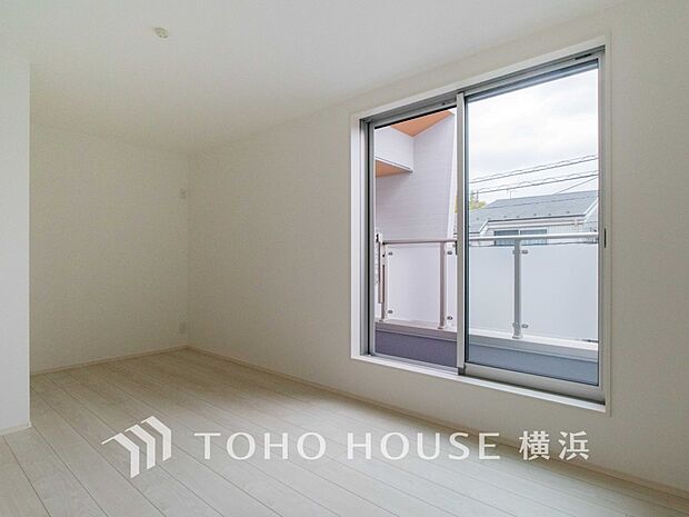 心地よい光と風があふれています。プライベートな自分時間を快適に過ごせるお部屋。