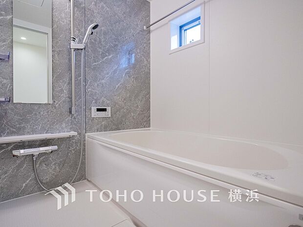 すっきりとした清潔感が感じられ、心身をリフレッシュできる寛ぎを深めてくれるスペースです。