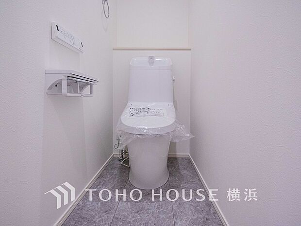 清潔感溢れるトイレ。落ち着いた空間で安らぎのひとときをお過ごしいただけます。