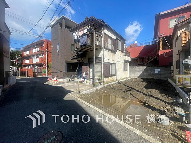 表現された空間は豊かな光と風を纏い、暮らしの時間を豊かにしてくれます。（2025年10月撮影）