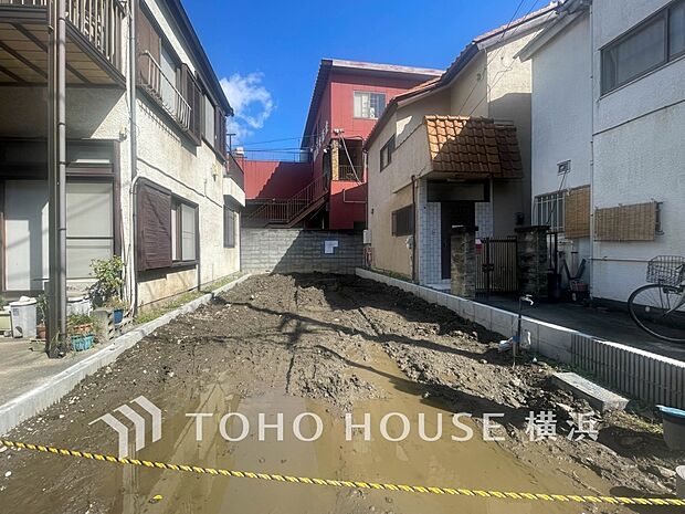 暖かな陽光と爽やかな風がハーモニーを奏でる上質な空間を愉しむ暮らし。（2025年10月撮影）