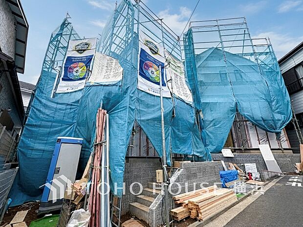 お住まいの顔となる玄関。住まう方のプライドを満たすクオリティを備えています。（2025年10月撮影）