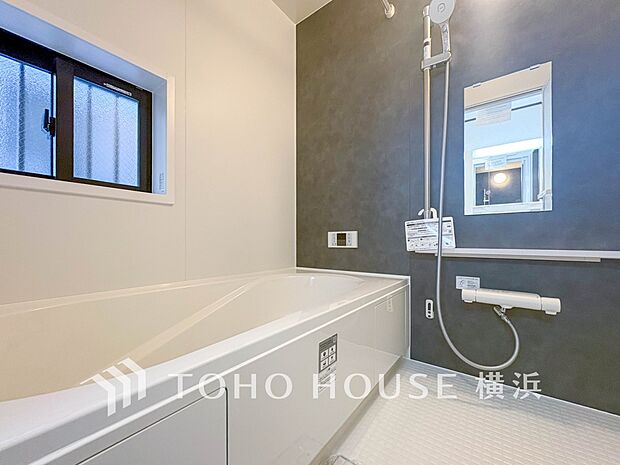 すっきりとした清潔感が感じられ、心身をリフレッシュできる寛ぎを深めてくれるスペースです。