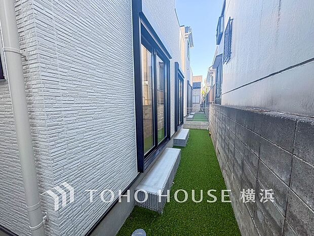 ガーデニングで色とりどりの草花を綺麗に飾ればより一層華やかな空間になります。