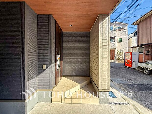 デザイン性の高いエントランスは、住む方のプライドを満たすクオリティ。