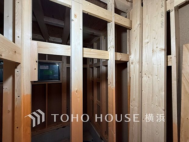 一日の疲れをいやしてくれる寝室。時を忘れて過ごす場所として過ごせるお部屋。(2025年10月撮影)