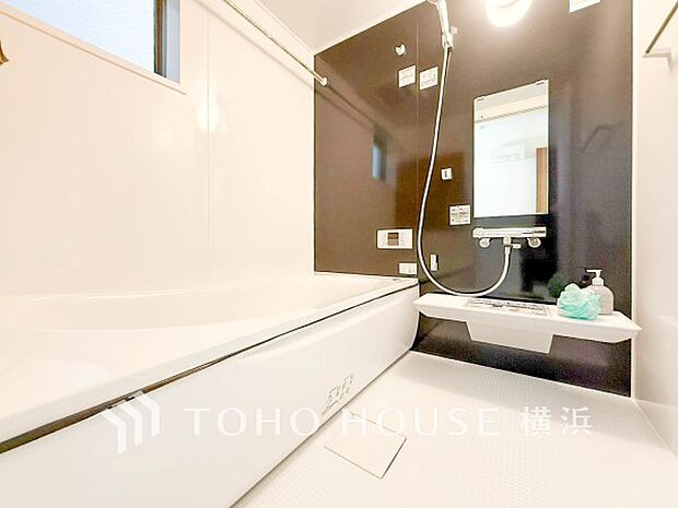 すっきりとした清潔感が感じられ、心身をリフレッシュできる寛ぎを深めてくれるスペースです。