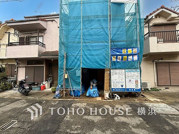 雨や紫外線から大切な愛車を守る、ビルトインガレージはセキュリティ面も安心です。(2025年10月撮影)