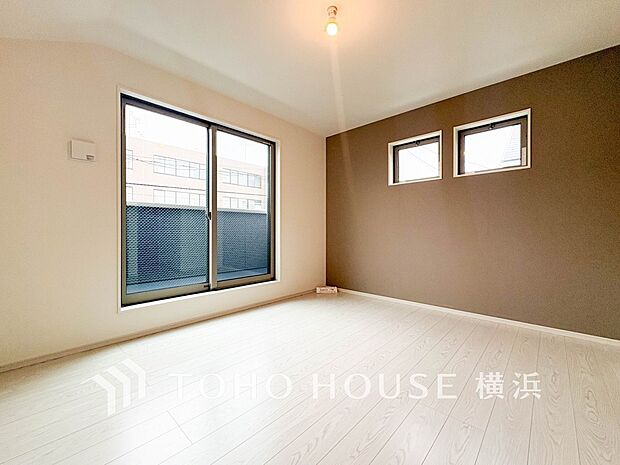 心地よい光と風があふれています。プライベートな自分時間を快適に過ごせるお部屋。