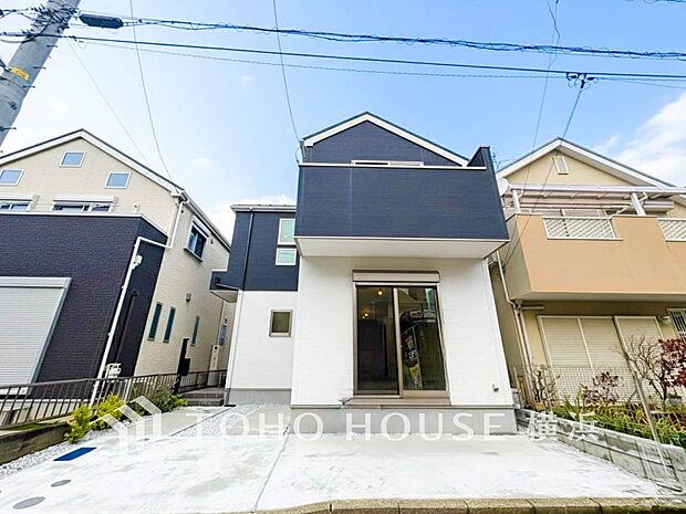 爽やかな青空の下に贅沢なほどに降り注ぐ陽光、豊かな居住性と、クオリティが見事に調和した住空間。