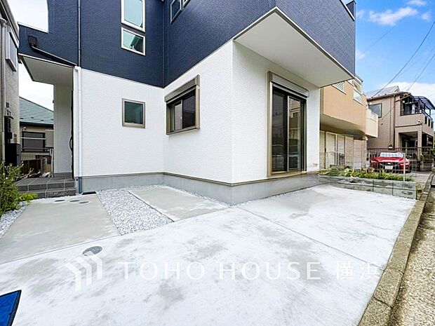 十分な広さのカースペースは、お車2台分の広さがあります。