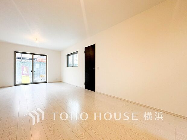 光と風があふれる開放的なリビングダイニングには自然と家族みんなが集まってきます。