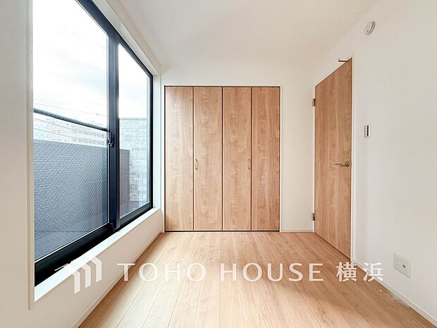 心地よい光と風があふれています。プライベートな自分時間を快適に過ごせるお部屋。