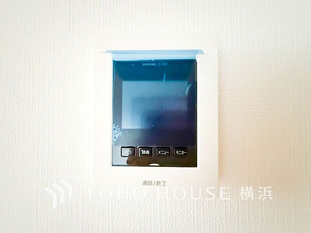 誰が来てもわかる様にモニター付きインターホンを設置。快適と安らぎを合わせた優しい設計。 