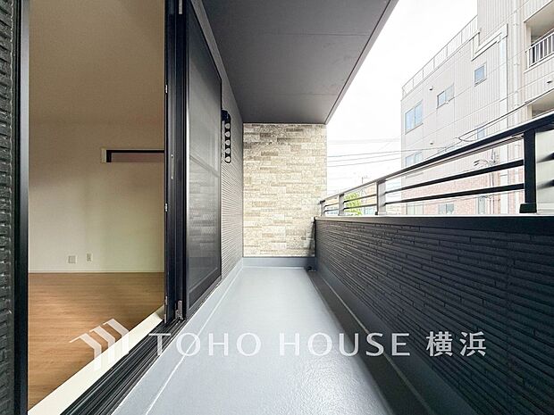 心地よい陽射しや暖かな風を楽しむことが出来るバルコニー。