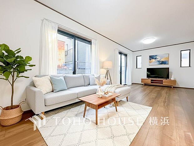 寛ぎとコミュニケーションを育む居心地のよい場所。（家具・装飾品はAI加工です）