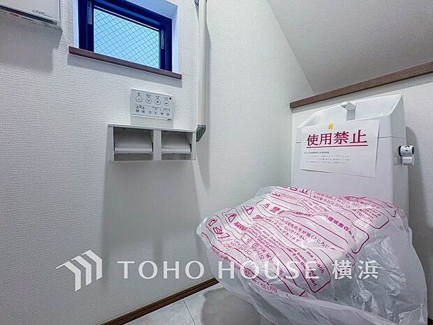 換気と明るさに配慮した、清潔感溢れるトイレ。落ち着いた空間で安らぎのひとときをお過ごしいただけます。