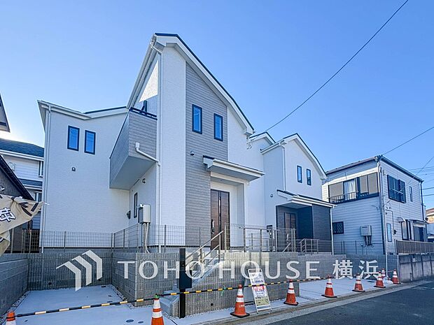 爽やかな青空の下に贅沢なほどに降り注ぐ陽光、豊かな居住性と、クオリティが見事に調和した住空間。