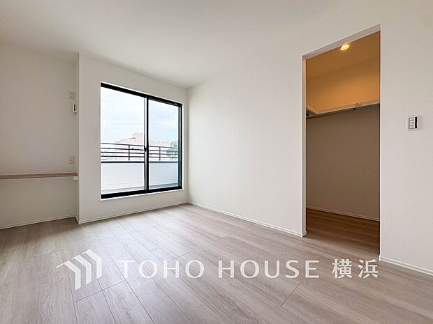 心地よい光と風があふれています。プライベートな自分時間を快適に過ごせるお部屋。