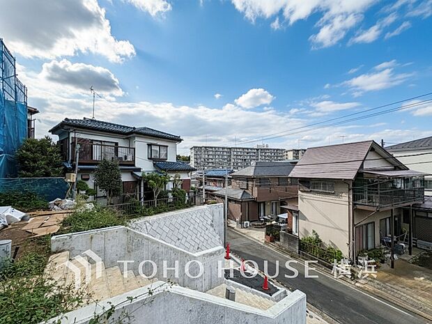 爽やかな風を感じ、暖かな光を浴びて、快適な暮らしをここから。（2025年10月撮影）