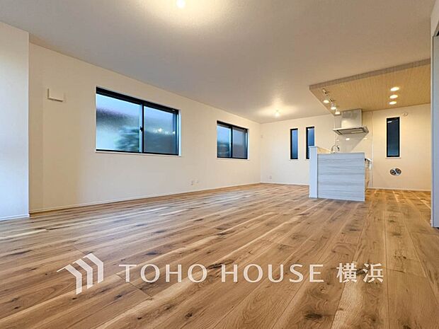 家族と過ごす時間を大切にしたい方にぴったりの明るくゆとりある住空間です。