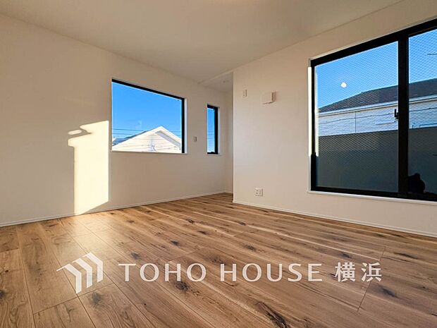 通風・採光にも優れ、心地よい光と風があふれています。プライベートな自分時間を快適に過ごせるお部屋。