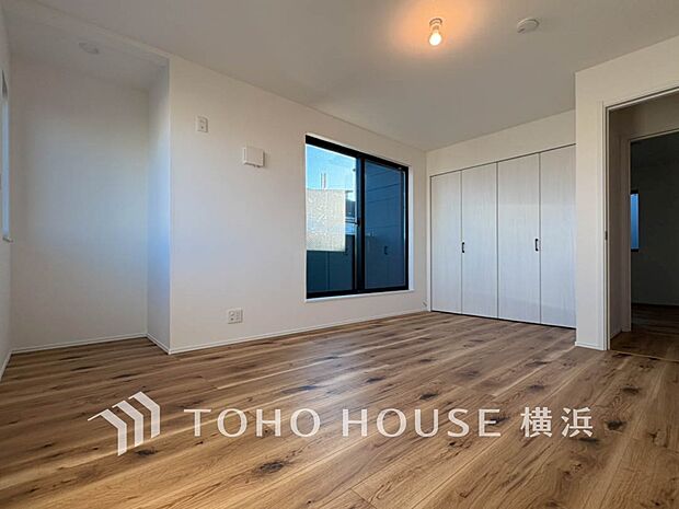 心地よい光と風があふれています。プライベートな自分時間を快適に過ごせるお部屋。