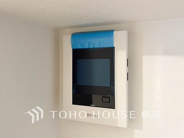 誰が来てもわかる様にモニター付きインターホンを設置。快適と安らぎを合わせた優しい設計。 