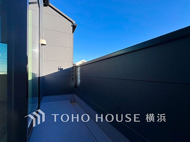 心地よい陽射しや暖かな風を楽しむことが出来るバルコニー。