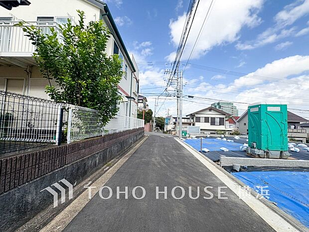 子育て環境、生活利便に優れた住環境に立地し、ゆとりある生活が送れます。(2025年10月撮影)