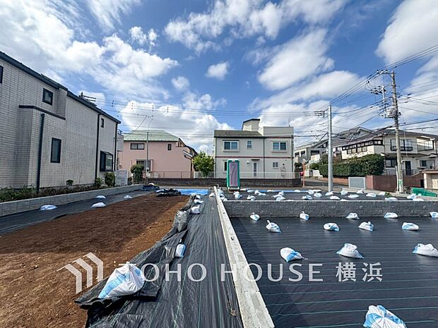 良質な環境に暮らす永住の邸がここに誕生します。(2025年10月撮影)